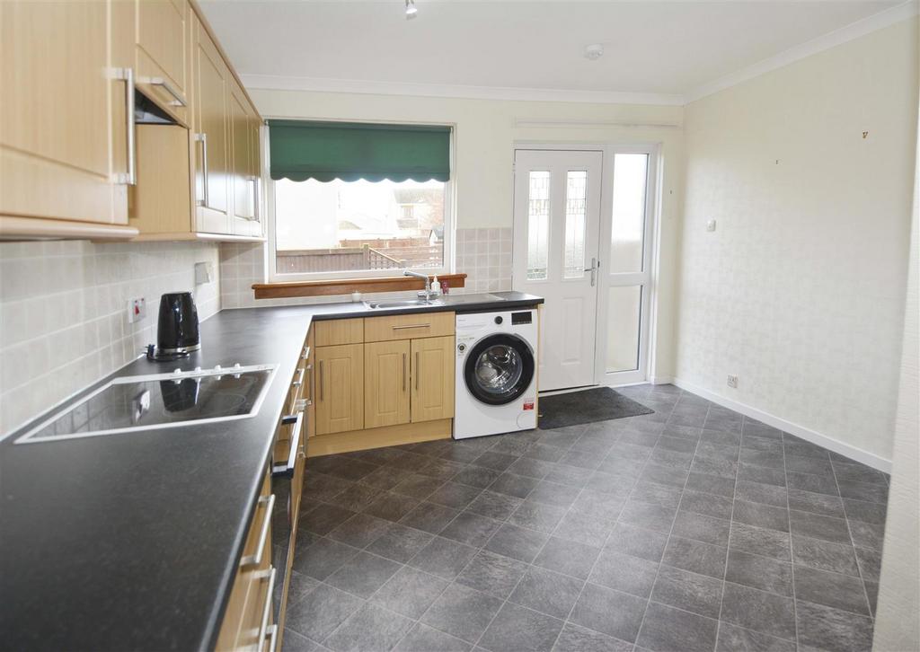 Kitchen 2.jpg