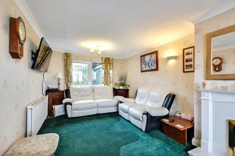 4 bedroom semi-detached house for sale, Spinney Rise, Toton