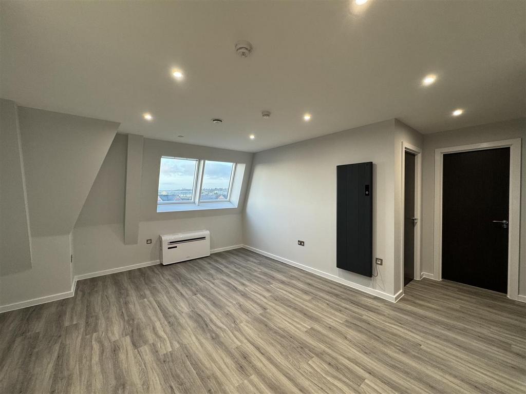 Living room pic 8.jpeg