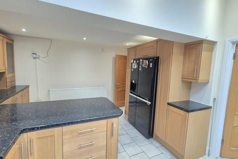 undefined, Tithe Farm Road