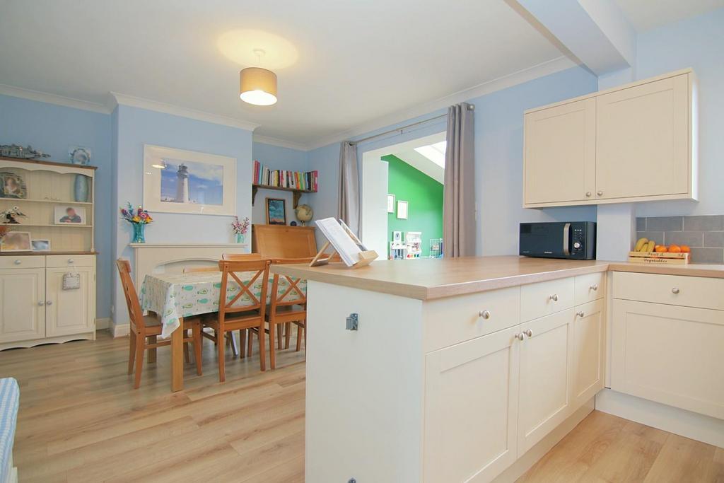 Dining kitchen