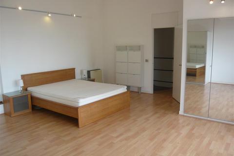 1 bedroom apartment to rent, John Trundle Court, London EC2Y