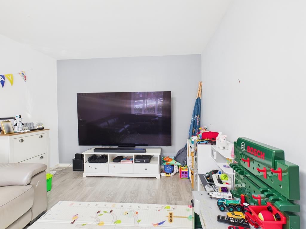 Cam03729 g0 pr0132 still003