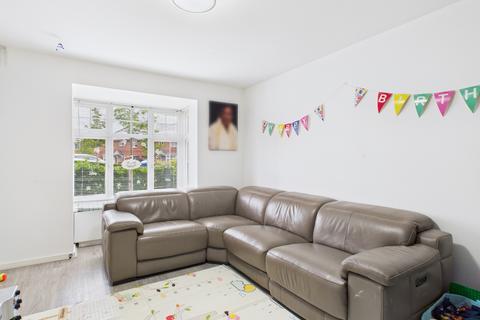 3 bedroom detached house to rent, Newhaven Road, Stockport, SK5 8BH