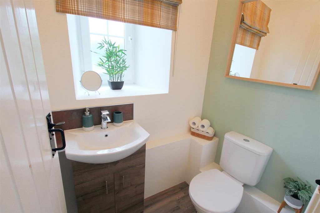 Bedroom 2 WC