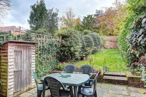 undefined, Pine Grove, London SW19