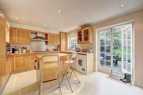 undefined, Pine Grove, London SW19