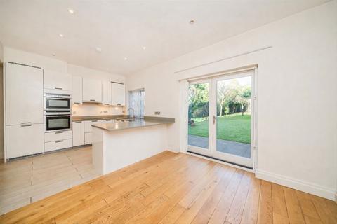 4 bedroom detached house to rent, Spencer Road, London SW20