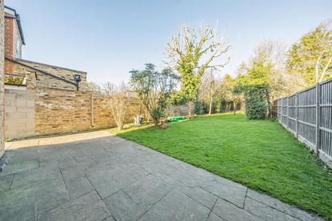 4 bedroom detached house to rent, Spencer Road, London SW20
