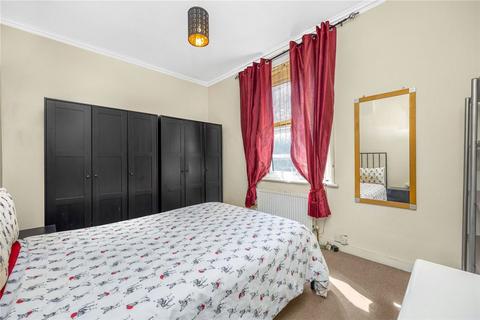 2 bedroom flat to rent, Arthur Road, London SW19