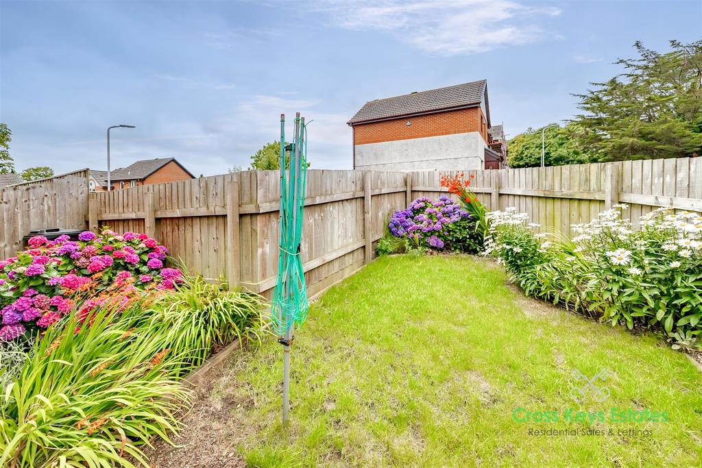 Private Garden & Parking