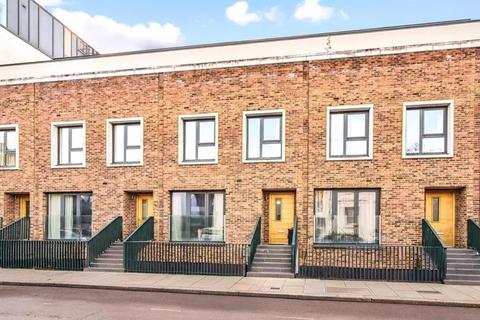 2 bedroom flat to rent, Greenside Road, London W12