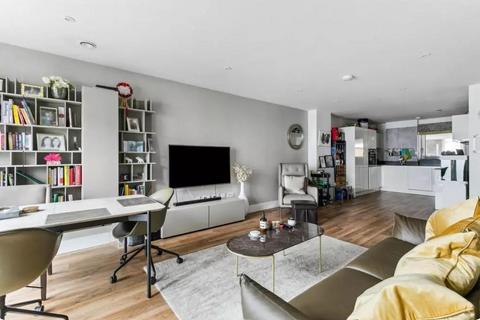2 bedroom flat to rent, Greenside Road, London W12