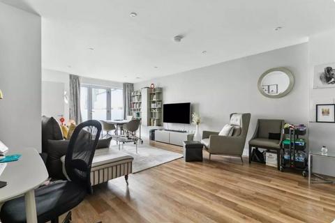 2 bedroom flat to rent, Greenside Road, London W12
