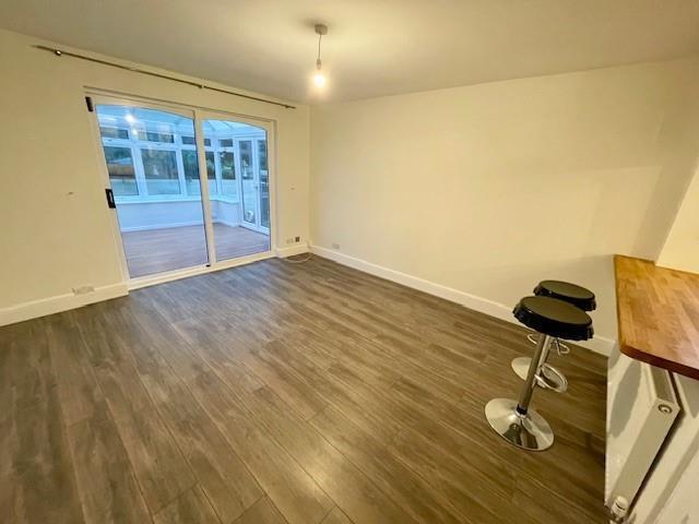 Lounge 1.jpg