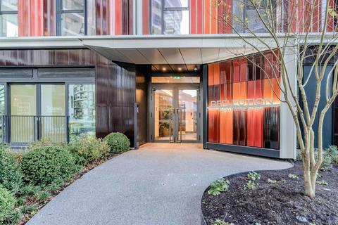 undefined, Cascade Way, W12