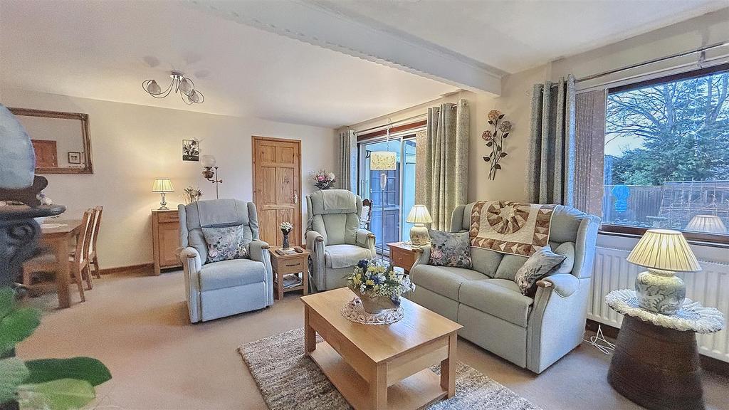 Living Room 5.jpg