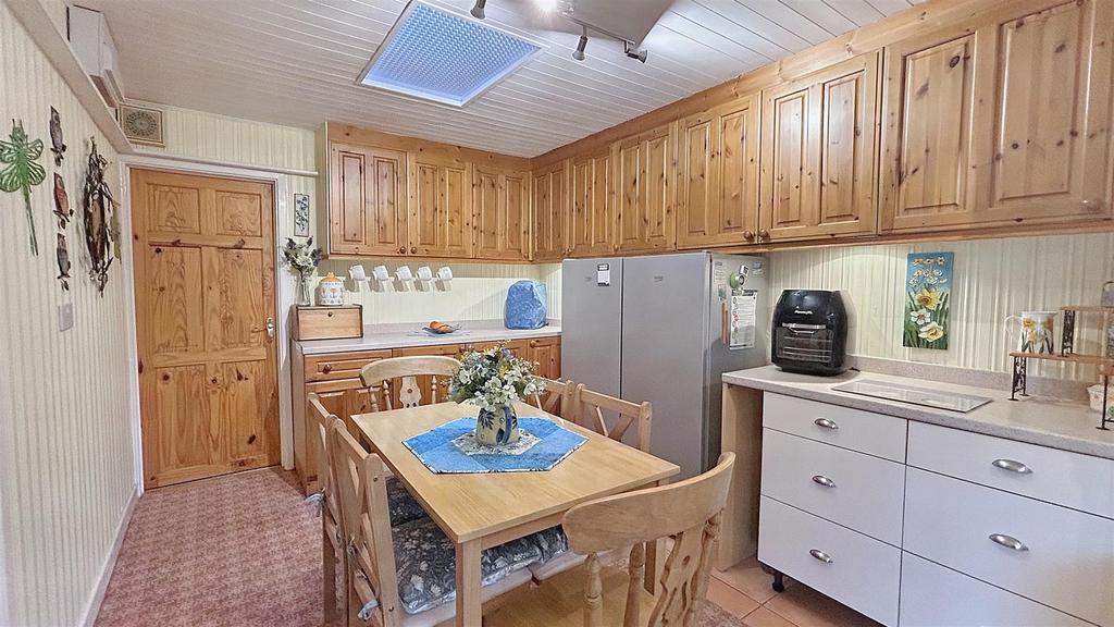 Dining Room.jpg