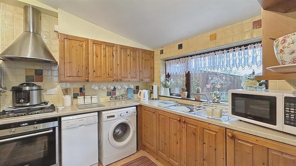 Kitchen (2).jpg