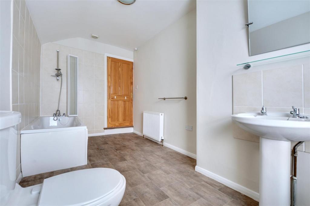 Bathroom 2.jpeg