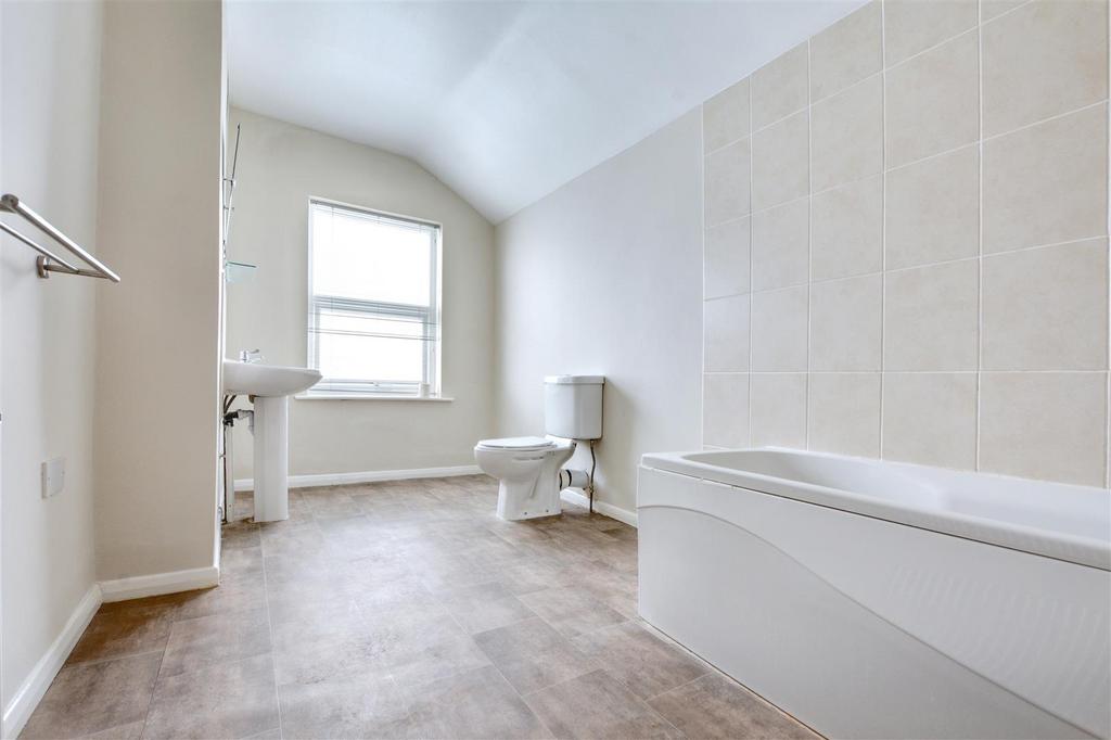 Bathroom 1.jpeg