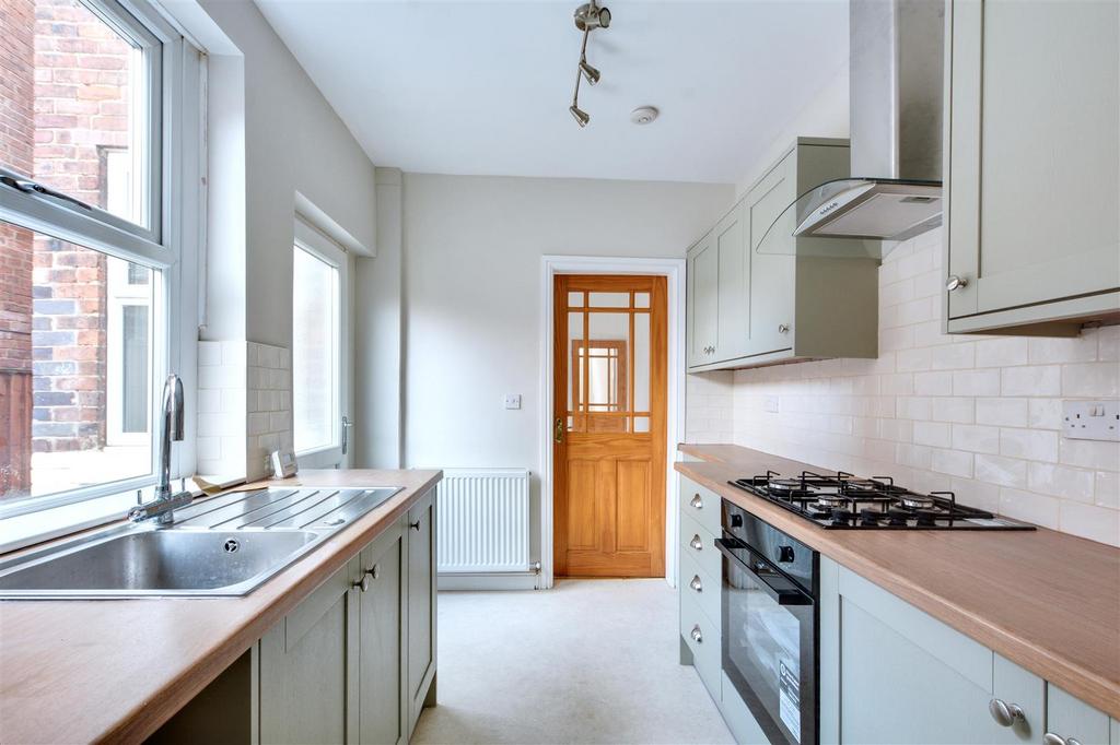Kitchen 2.jpeg
