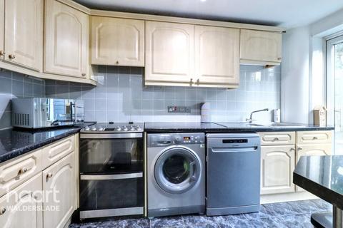 3 bedroom semi-detached house for sale, Hillborough Grove, Chatham