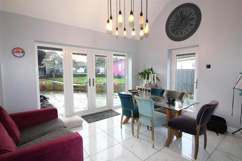 3 bedroom detached bungalow for sale, Windy Ridge, Blackwood NP12