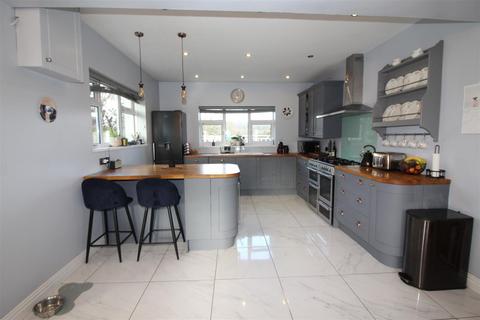 3 bedroom detached bungalow for sale, Windy Ridge, Blackwood NP12