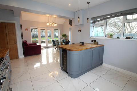 3 bedroom detached bungalow for sale, Windy Ridge, Blackwood NP12