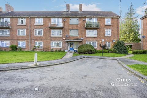 2 bedroom flat to rent, Milman Close, Pinner, HA5