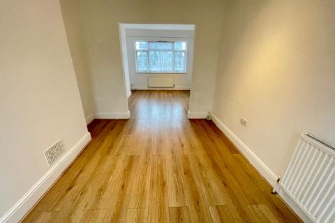 undefined, Dunstable Road, Luton, Bedfordshire, LU4 0HW