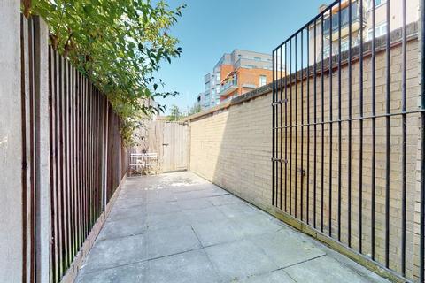 undefined, Laugan Walk