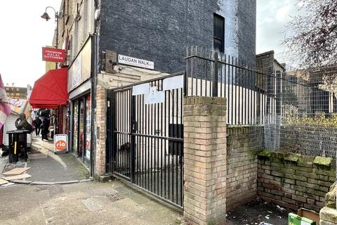 undefined, Laugan Walk