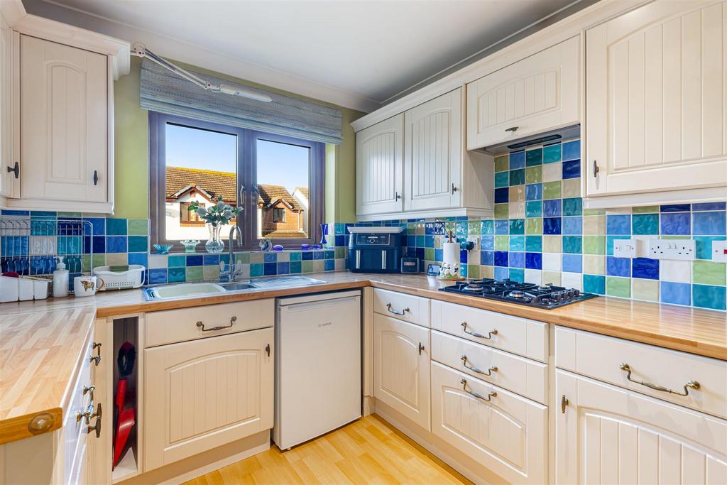 A12 - 38 Seymour Drive, Dartmouth - 251210.jpg