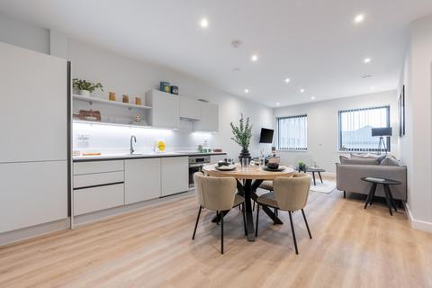 Clay, Salford Quays, M50