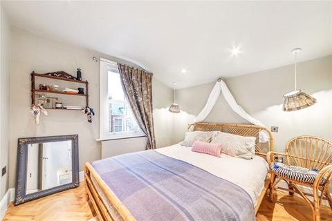 3 bedroom flat to rent, Brewster Gardens, London W10