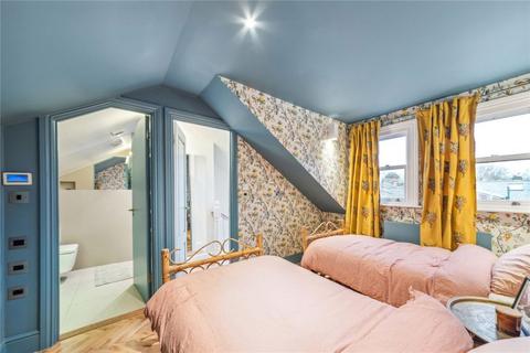 3 bedroom flat to rent, Brewster Gardens, London W10