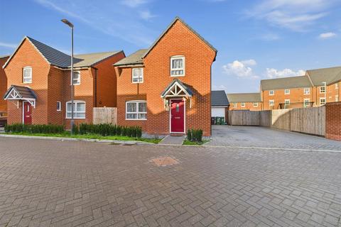 4 bedroom detached house for sale, Cranesbill Way, Aylesbury HP22