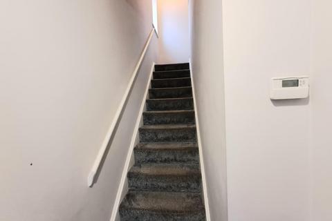 3 bedroom semi-detached house to rent, Singleton Avenue, Crewe CW1