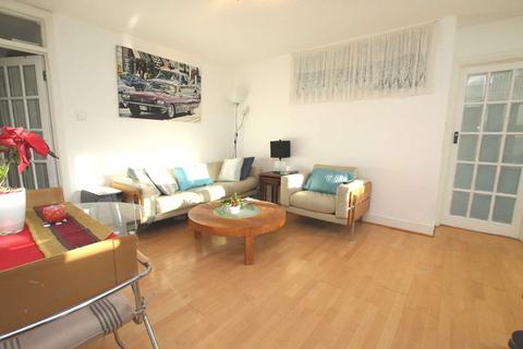 undefined, Kings Road, Richmond TW10