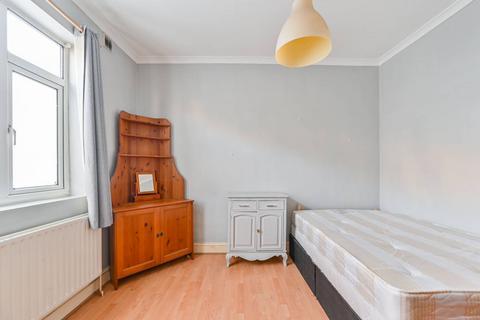 undefined, Plough Road, Clapham Junction, Battersea, London, SW11