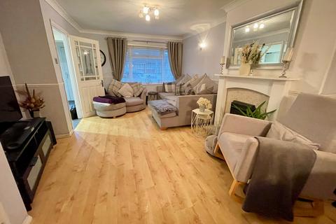 3 bedroom semi-detached house for sale, Austin Road, Luton, LU3 1TZ