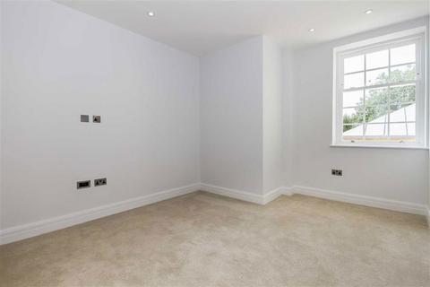 undefined, Kew Bridge Road, Brentford TW8