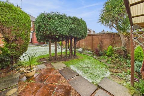 3 bedroom end of terrace house for sale, Hotham Road North, Hull
