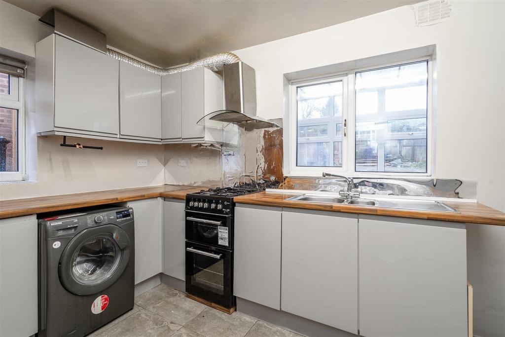 36 Silverton Crescent 3.jpg