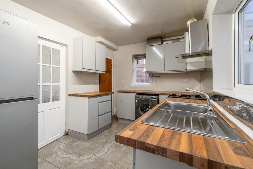 36 Silverton Crescent 4.jpg