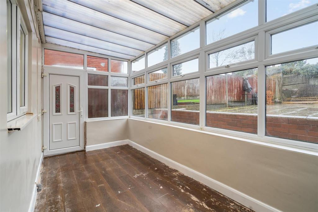 36 Silverton Crescent 5.jpg