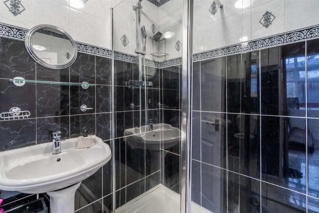 36 Silverton Crescent 6.jpg