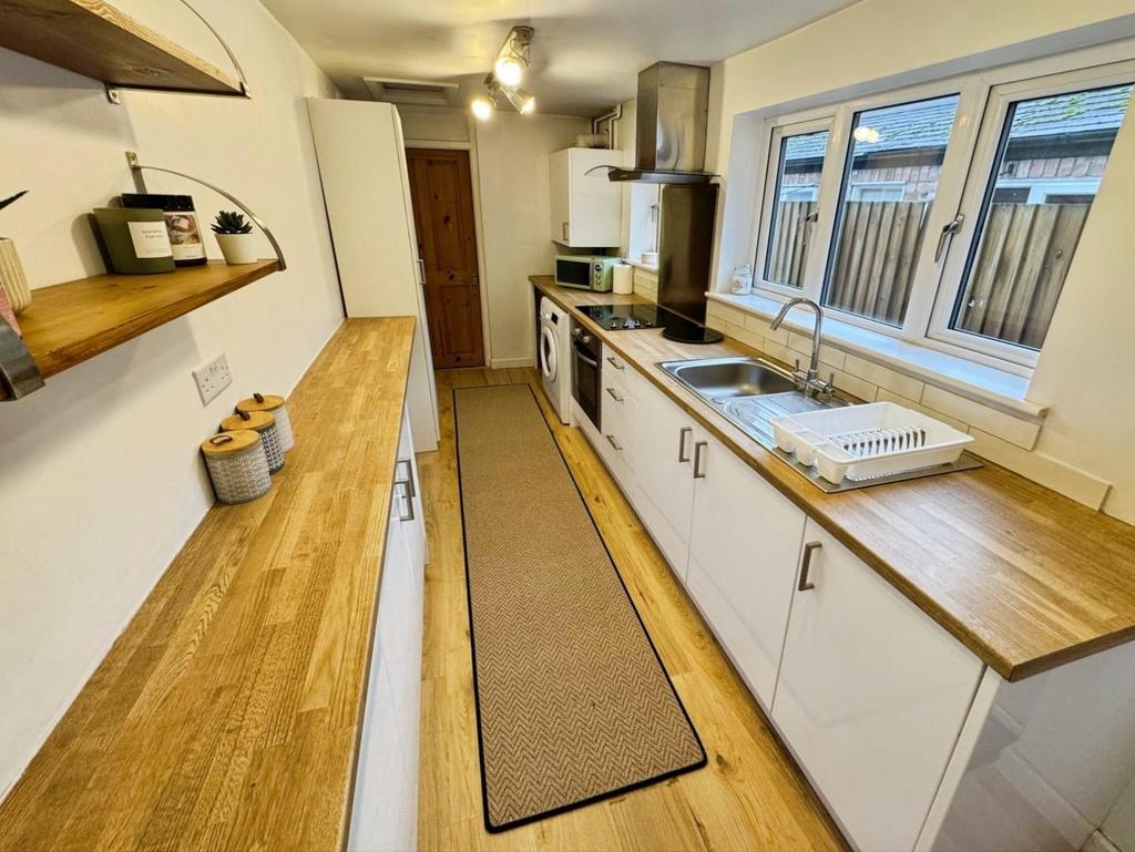 Kitchen a.jpeg